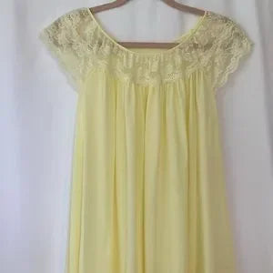 GILEAD Vintage Sleeveless Buttercup Yellow Nightgown and Matching Robe Size L